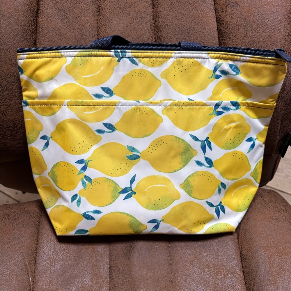 Lemon Print Thirty One Insulated Bag